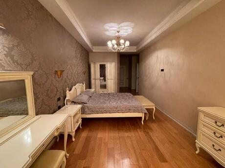 4 otaqlı mənzil, 250 m², 28 May: 750 000 ₼ 4