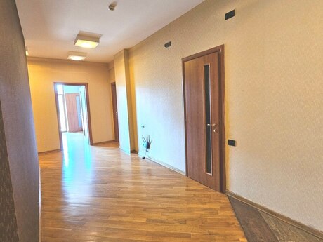 4 otaqlı mənzil, 230 m², 28 May: 599 000 ₼ 3