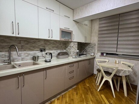 Elan №6395479 - Bakı, 8-ci mikrorayon q., 3 otaqlı, 100 m², 9/9 mərtəbə