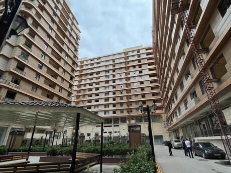 4 rooms · 256 m² · floor 14/17, 7 Points