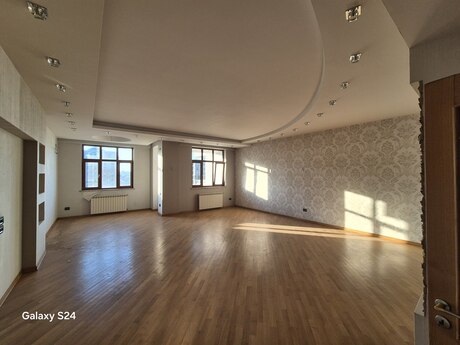 4 otaq · 240 m² · 12/18 mərtəbə, Gənclik