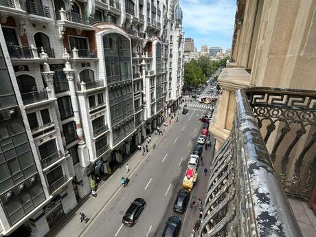 Elan №6396352 - Bakı, Sahil m., 4 otaqlı, 200 m², 7/16 mərtəbə
