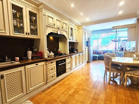 3 otaq · 175 m² · 8/17 mərtəbə, Gənclik