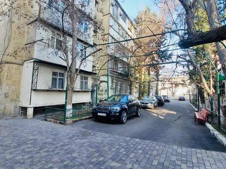 Elan №6396638 - Bakı, 28 May m., 2 otaqlı, 60 m², 4/5 mərtəbə