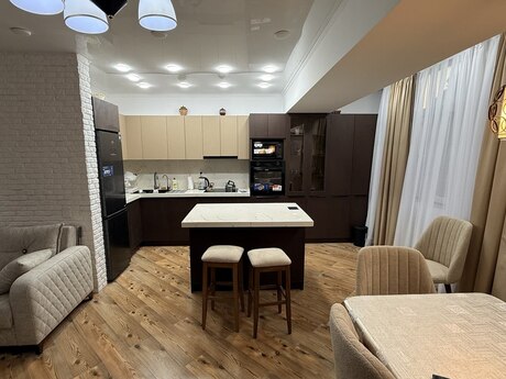 Kirayə 3 otaqlı mənzil, 100 m², 28 May: 1 600 ₼/ay 4