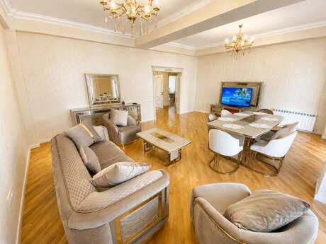 Kirayə 3 otaqlı mənzil, 150 m², Ağ şəhər: 1 900 ₼/ay 2