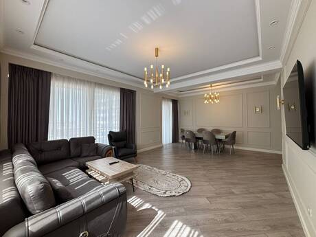 3 otaq · 157 m² · 13/20 mərtəbə, Ağ şəhər