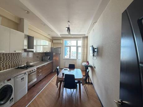 Kirayə 3 otaqlı mənzil, 135 m², Nizami: 1 199 ₼/ay 2