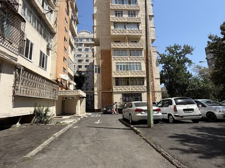 2-room apartment for rent, 70 m², 8-ci mikrorayon: 650 ₼/mo 2