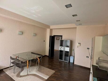 4 otaqlı mənzil, 200 m², 28 May: 700 000 ₼ 4