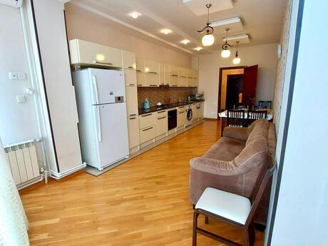 Kirayə 3 otaqlı mənzil, 155 m², 8 Noyabr: 950 ₼/ay 2