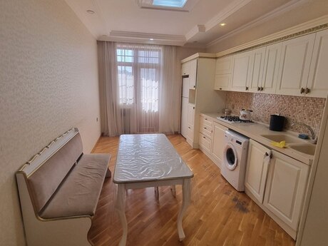 3 otaqlı mənzil, 139 m², İnşaatçılar: 330 000 ₼ 2