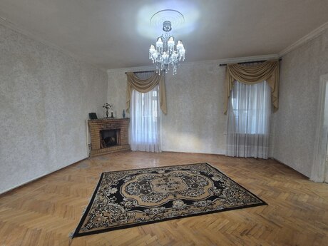3-комнатная квартира, 70 м², İçəri Şəhər: 230 000 ₼ 4
