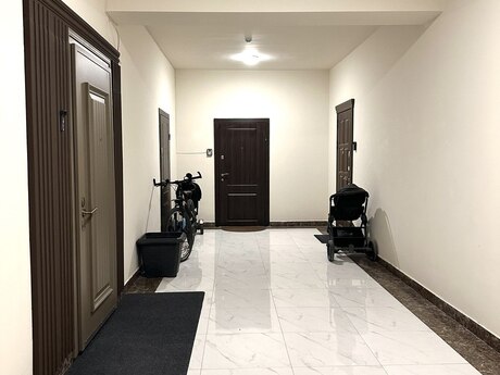 4-комнатная квартира, 100 м², 28 May: 300 000 ₼ 3