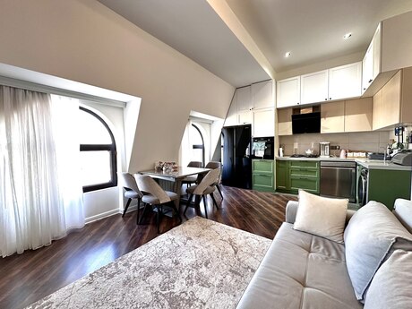 4-комнатная квартира, 100 м², 28 May: 300 000 ₼ 5