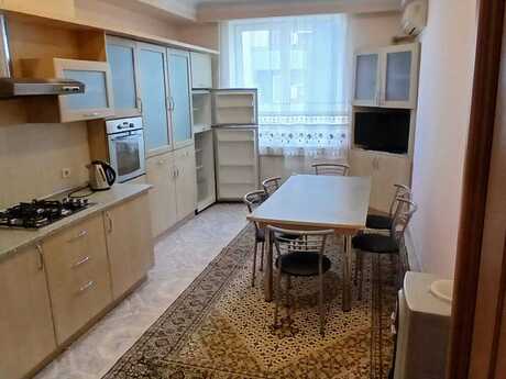 3-room apartment for rent, 140 m², Nizami: 1 095 ₼/mo 5