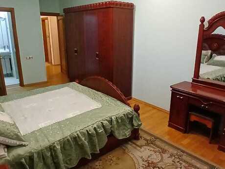3-room apartment for rent, 140 m², Nizami: 1 095 ₼/mo 3