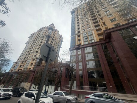 3-комнатная квартира, 79 м², 28 May: 292 000 ₼ 2