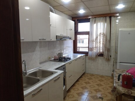 3 rooms · 90 m² · floor 4/9, 8 Noyabr