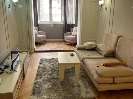 Elan №6399321 - Bakı, Şah İsmayıl Xətai m., 2 otaqlı, 49 m², 3/5 mərtəbə