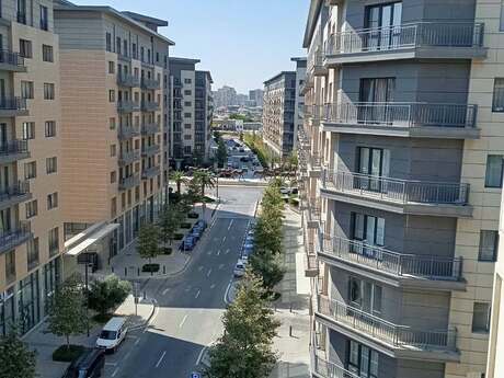 4 otaq · 215 m² · 6/8 mərtəbə, Ağ şəhər