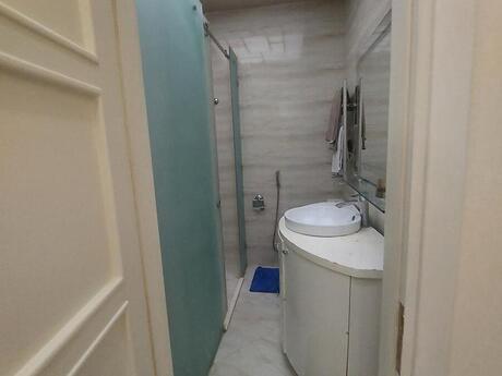 Kirayə 2 otaqlı mənzil, 70 m², 28 May: 1 100 ₼/ay 2
