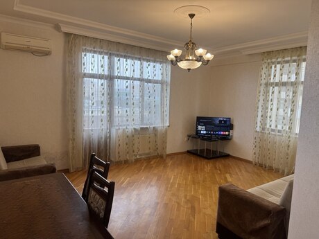 Kirayə 3 otaqlı mənzil, 130 m², Elmlər Akademiyası: 999 ₼/ay 3