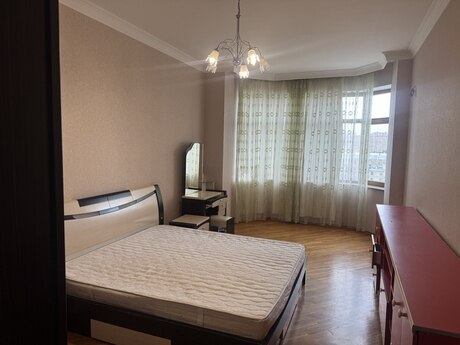 Kirayə 3 otaqlı mənzil, 130 m², Elmlər Akademiyası: 999 ₼/ay 2