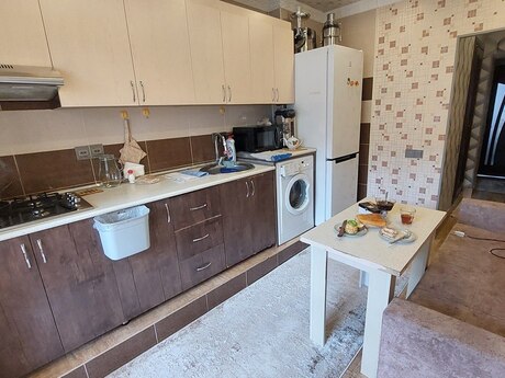 Kirayə 3 otaqlı mənzil, 100 m², 8 Noyabr: 300 ₼/ay 2