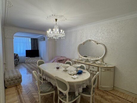 4 otaq · 90 m² · 3/5 mərtəbə, Azadlıq Prospekti