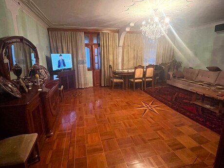 Elan №6400557 - Bakı, Azadlıq Prospekti m., 5 otaqlı, 130 m², 3/5 mərtəbə