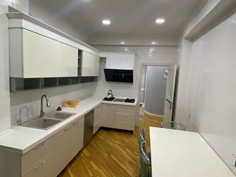 Kirayə 2 otaqlı mənzil, 100 m², Nərimanov: 1 000 ₼/ay 2
