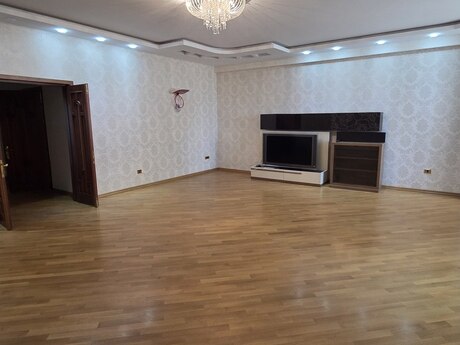 4-комнатная квартира, 200 м², 28 May: 530 000 ₼ 2