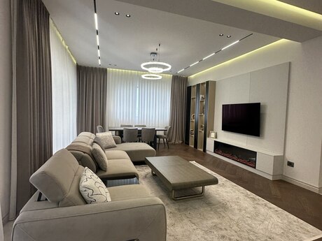 4 otaq · 157 m² · 7/16 mərtəbə, Ağ şəhər