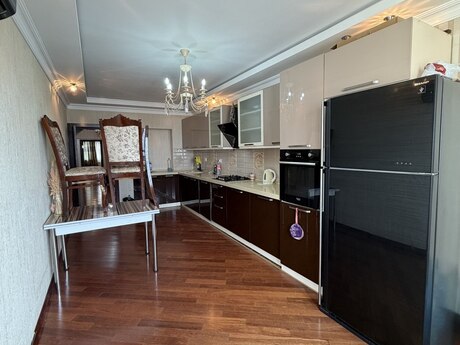 3-room apartment for rent, 150 m², Nəriman Nərimanov: 1 000 ₼/mo 2