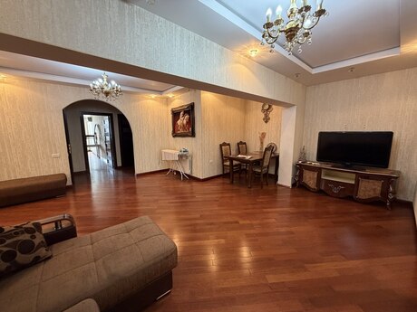 3-room apartment for rent, 150 m², Nəriman Nərimanov: 1 000 ₼/mo 4