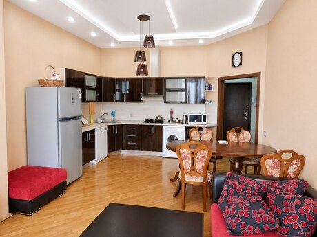 Kirayə 3 otaqlı mənzil, 100 m², 28 May: 899 ₼/ay 2