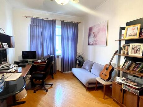 6 otaqlı mənzil, 220 m², İnşaatçılar: 370 000 ₼ 2