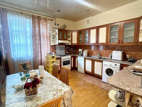 6 otaqlı mənzil, 220 m², İnşaatçılar: 370 000 ₼ 3