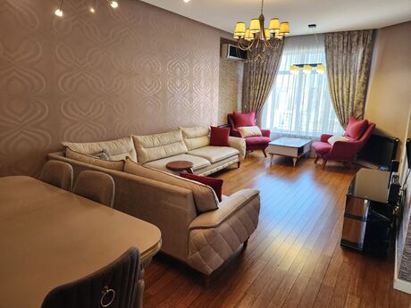 3 otaqlı mənzil, 108 m², 8 Noyabr: 330 000 ₼ 3