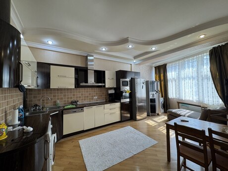 3 otaqlı mənzil, 175 m², 28 May: 470 000 ₼ 5