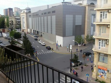 3-room apartment for rent, 100 m², 28 May: 1 200 ₼/mo 2