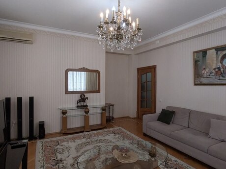 Kirayə 3 otaqlı mənzil, 200 m², Nizami: 1 400 ₼/ay 3