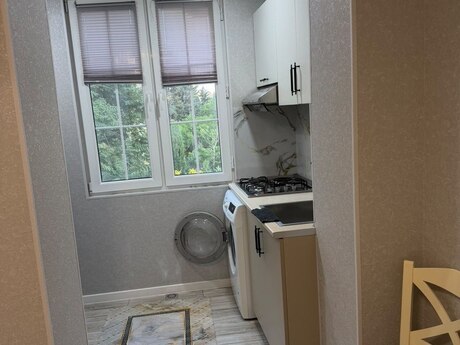 2 otaq · 50 m² · 3/5 mərtəbə, Elmlər Akademiyası