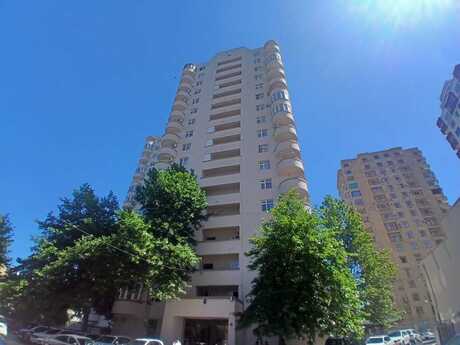Объявление №6402377 - Баку, м. Ичеришехер, 3-комн., 110 м², 3/17 этаж