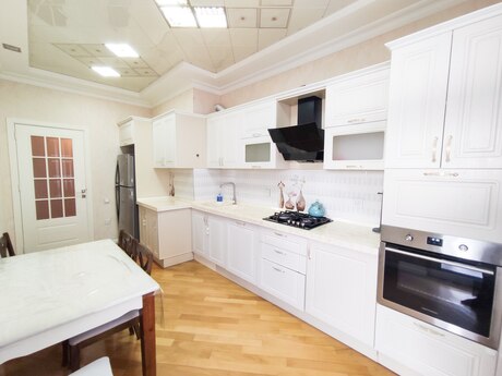 Kirayə 3 otaqlı mənzil, 120 m², Neftçilər: 1 100 ₼/ay 2