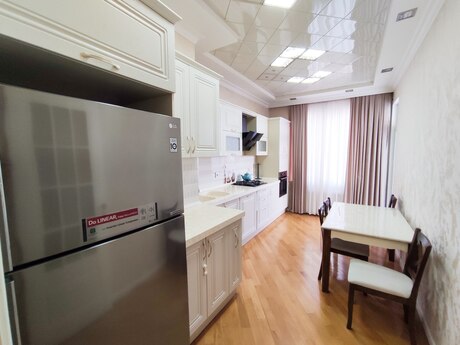 Elan №6402471 - Bakı, Neftçilər m., 3 otaqlı, 120 m², 8/18 mərtəbə