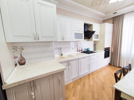 Kirayə 3 otaqlı mənzil, 120 m², Neftçilər: 1 100 ₼/ay 3