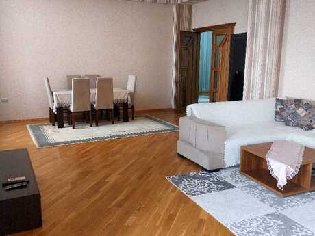 4-room apartment for rent, 180 m², Nizami: 1 800 ₼/mo 3