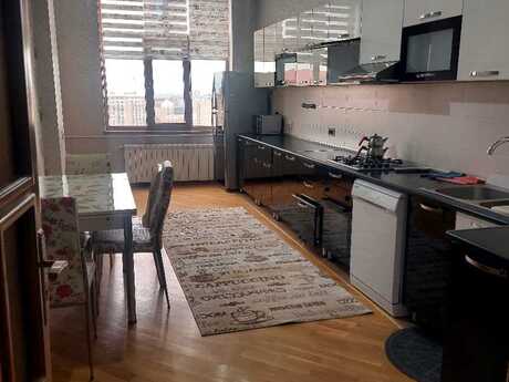 4-room apartment for rent, 180 m², Nizami: 1 800 ₼/mo 5